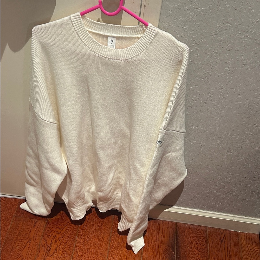 Alo Sweater! Had for a while, but never worn because it’s too big. Unisex M fit